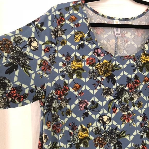 LuLaRoe Tops - LuLaRoe Perfect T Vintage Floral